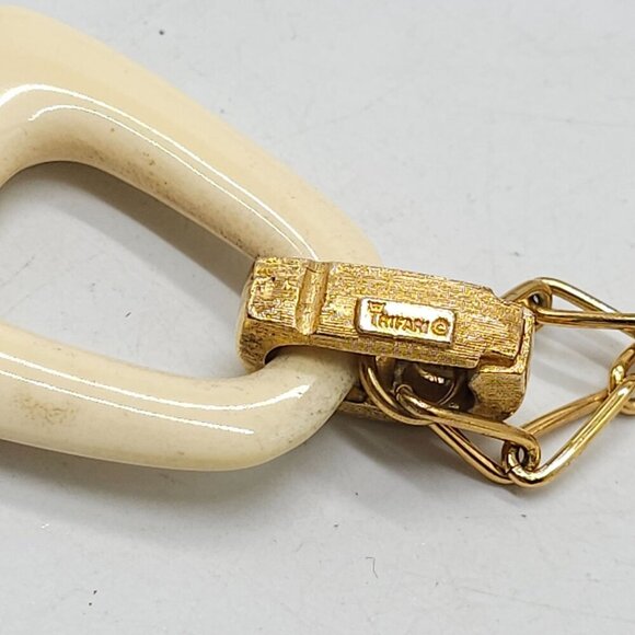 Trifari Mid Century Gold Tone Chain Necklace With Cream Enamel Pendant 16 Inches - Picture 4 of 6